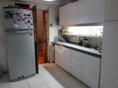 Casa En Venta De 7 Dorm. En Peñalolén