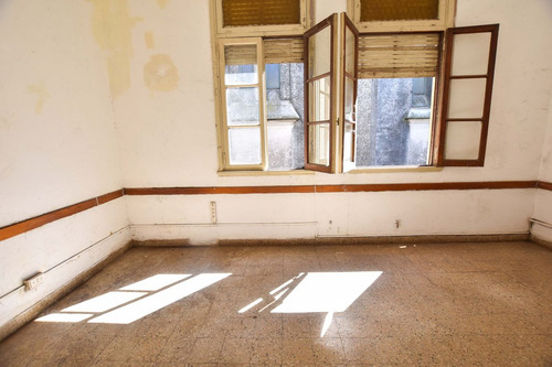 Venta - Casa De Estilo Ideal Instituciones. 400 M2