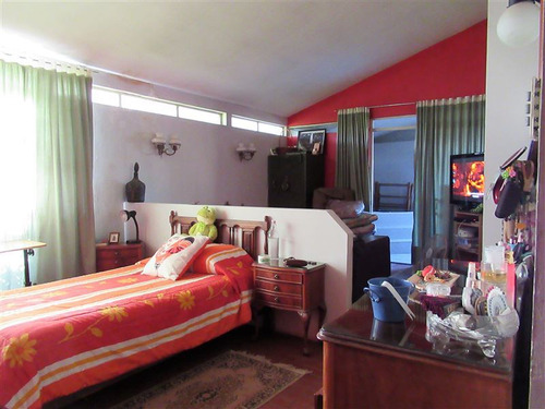 Casa En Venta De 8 Dorm. En La Florida