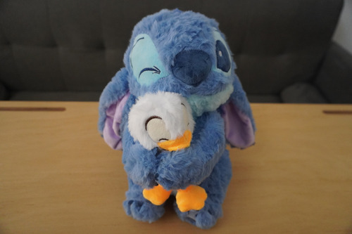 Peluche Stitch Con Patito 30cm Celeste