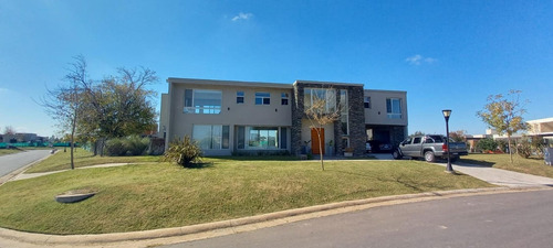 Imagen 2 de 30 de Venta Casa Harás Santa María