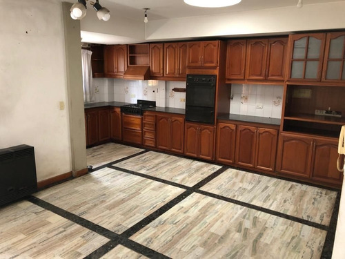 Imagen 7 de 30 de Casa En Venta De 3 Dormitorios C/ Cochera En Lomas Del Mirador