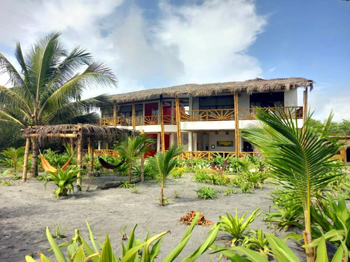 De Oportunidad Se Remata Hostería Frente Al Mar En La Playa De Mompiche, 4000 M²