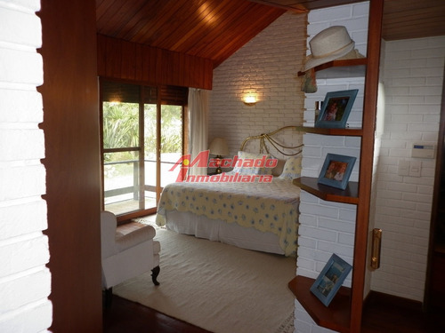 Espectacular Residencia En Zona Residencial, Ideal Para Vivir Todo El Año- Ref: 3833