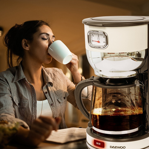 Cafetera Daewoo Para 10 Tazas Automática Color Negro