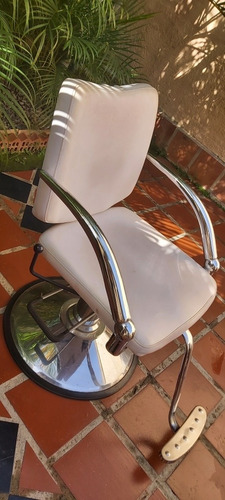 Imagen 6 de 8 de Vendo Hermosa Mesa Y Silla Para Estilista