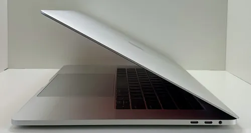 Macbook Pro 15 Core I7 256gb 16gb 2018 + Nf + Macos Sequoia Macbook Pro 15 Core I7 256gb 16gb 2018 + Nf + Macos Sequoia