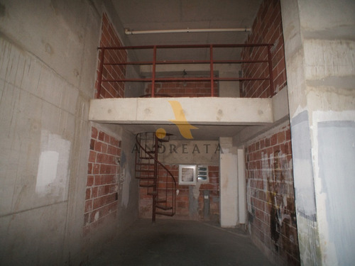 Imagem 2 de 11 de Av. Das Americas - Sunplaza - Excelente Loja Frontal Às Américas, Composta De 37m2 No Primeiro Piso E 18,5m2 No Segundo Piso, 1 Banheiro. - Loc5081m - 31973928