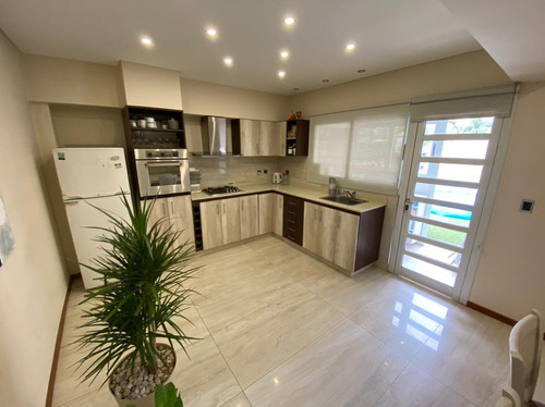 Imagen 5 de 14 de Espectacular Casa 4 Ambientes Con Cochera Monte Grande
