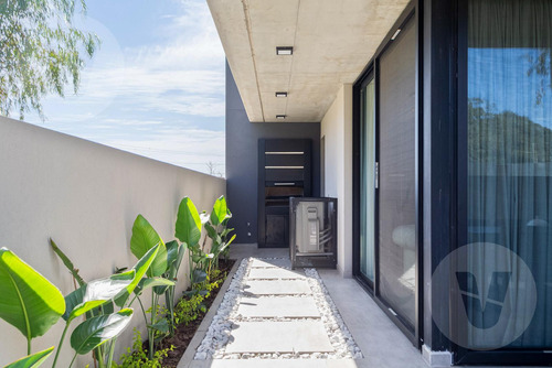 Departamento En Venta - Canning, Cabral 3300