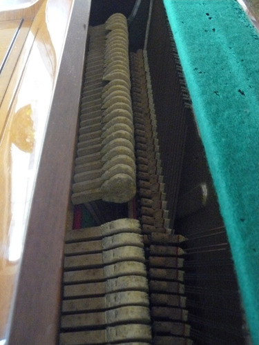 Piano Vertical Bentley