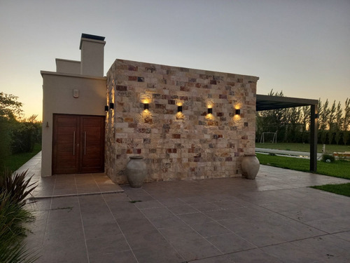 Imagen 9 de 27 de Casa En Barrio Las Tardes