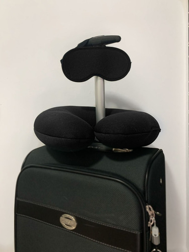 Imagem 6 de 9 de Kit Viagem Com Almofada De Pescoço E Tapa Olhos Isoprene