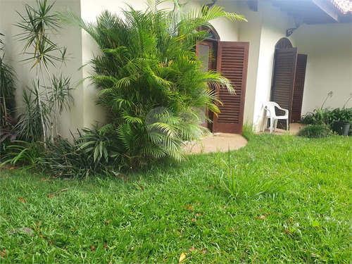 Imagem 4 de 30 de Linda Residência Em Um Bolsão Residencial Em Interlagos, Toda Rodeada Por Um Jardim. - Reo635752