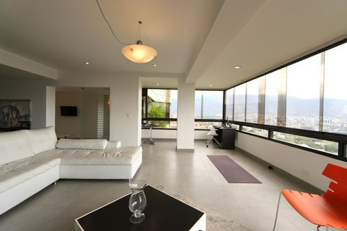 Alquiler Apartamento En Colinas De Valle Arriba De 297m2