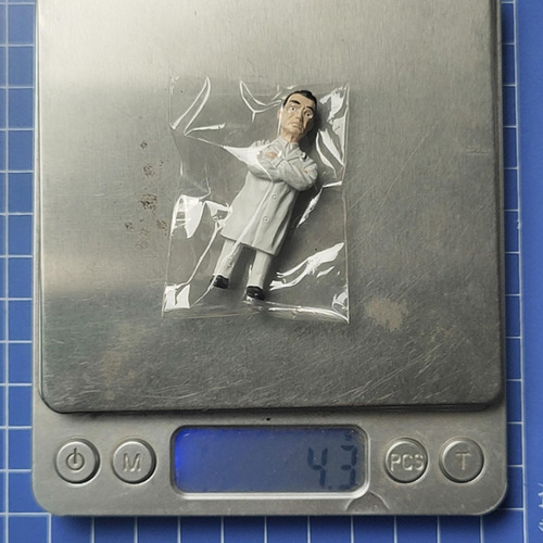 2 Pequeñas Figuras De Personas En Miniatura, Doctor Chino