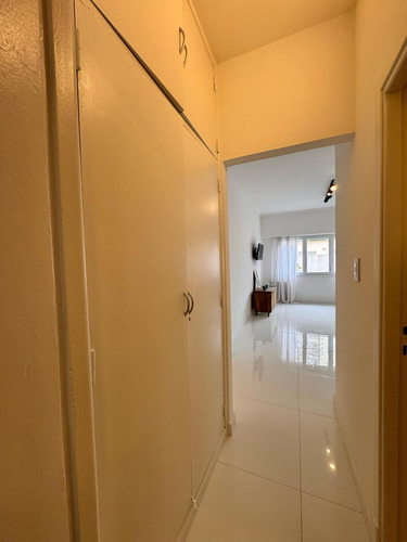 Departamento En Venta, 2 Ambientes A La Calle. Zona Centro