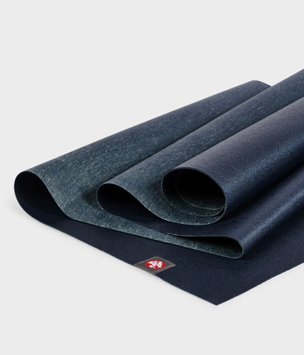 Imagen 4 de 4 de Mat De Yoga Viajero Manduka Ekosuperlite (azul Osc Midnight)
