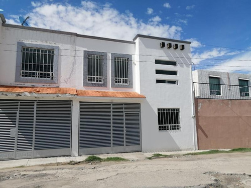 Imagen 1 de 11 de Casa Sola En Venta Esmeralda