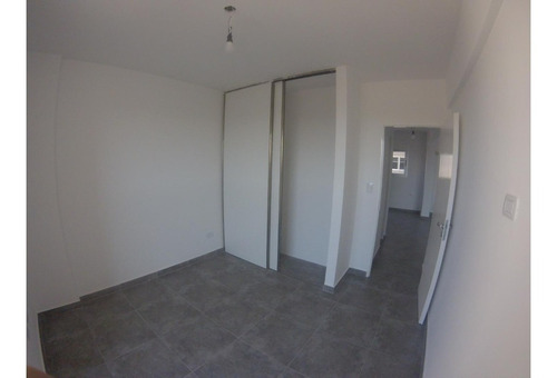 Imagen 2 de 12 de Venta De Departamento 2 Ambientes En Edificio Piamonte V
