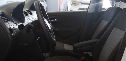 Imagen 2 de 6 de Volkswagen Vento 2017 1.6 Comfortline Mt
