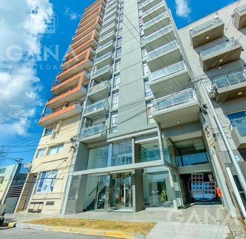 Venta De Departamento En San Lorenzo Comodo Loft Balcon Al Frente. Posibilidad De Cochera.