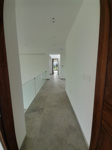 Puembo Vendo Hermosa Casa Por Estrenar 3 Dormitorios Jardín