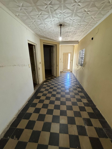 Se Vende Casa A Refaccionar Con Grán Terreno!!