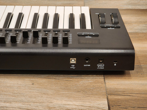 Controlador Midi Usb Novation Launchkey 49 Mk2 Negro (Usado)