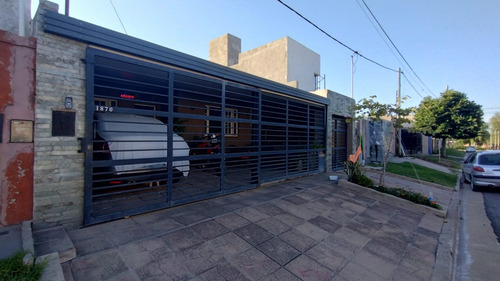 Hermosa Casa En Venta Sobre Calle Nicolas Spitaleri