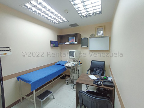 Raiza Suarez Vende Oficina En Edificio Comercial Al Este De Barquisimeto 2 3 1 0 8 6 2, El Edificio Posee Planta Eléctrica. Su Condominio Es De Autogestión Dentro De La Misma Sede, Zona Facil Acceso