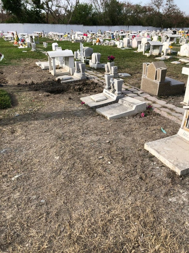 Imagen 1 de 2 de Terreno Funerario Y Lapida En J. De La Piedad En Juarez N.l.