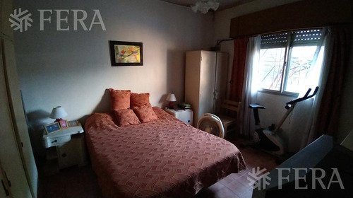 Venta Casa Para Dos Familias Con Cochera En Bernal Oeste