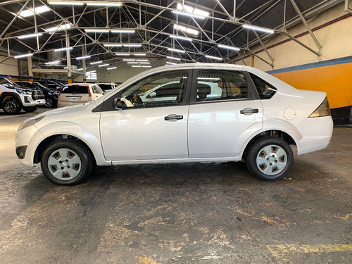 Imagen 8 de 24 de Ford Fiesta Max 1.6l Edge Plus 2013