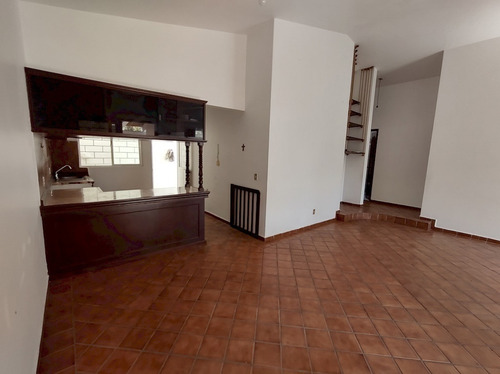Casa En Un Solo Nivel En Venta En Jardines De Satelite, Cuernavaca Morelos.