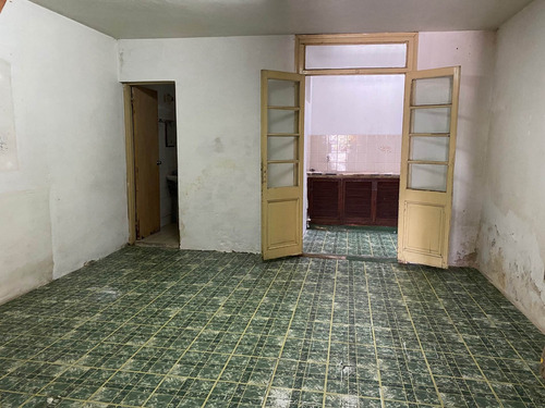 Local Comercial + Apartamento, Av. Agraciada Y Bv. Artigas