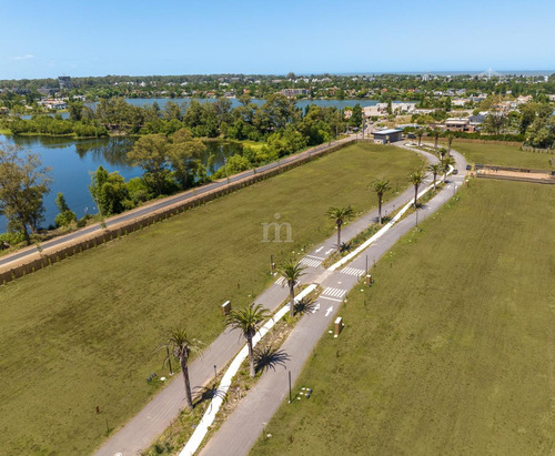 Venta Terreno En Zona Lagos, Parque Miramar