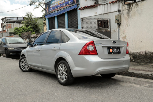 Ford Focus Sedan Glx 2.0 16v (flex)