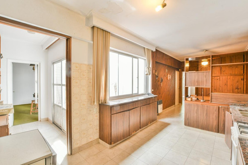 Departamento De Escalera En Venta De 4 Dormitorios En Barrio Martin - Centro