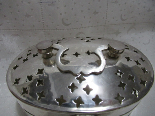 Antigua Caja Jaula Oriental Calada Metal Plateado P/ Grillos (Usado)
