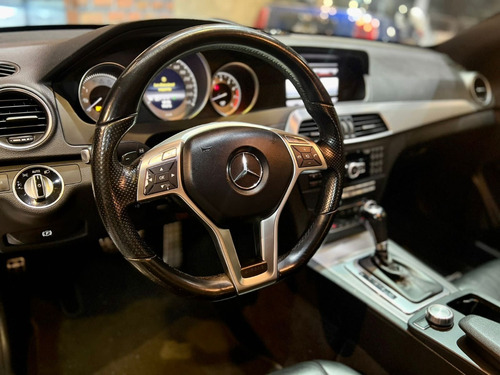 Imagem 15 de 17 de Mercedes C250