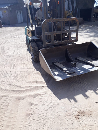 Autoelevador Con Pala Cumple Las Dos Funciones Marca Komatsu