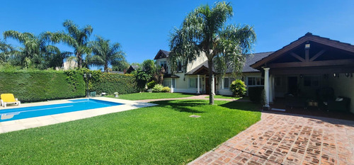 Casa 4 Ambientes C/ Garaje Y Pileta 220 M² Cub. En Lote 1860 M² - Barrio Juan Grande - Laferrere