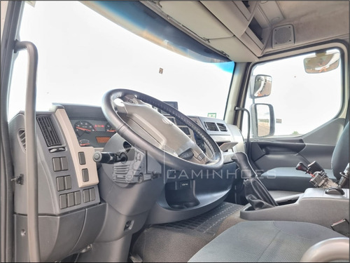 Imagem 6 de 15 de Caminhão Volvo Vm 270 8x2