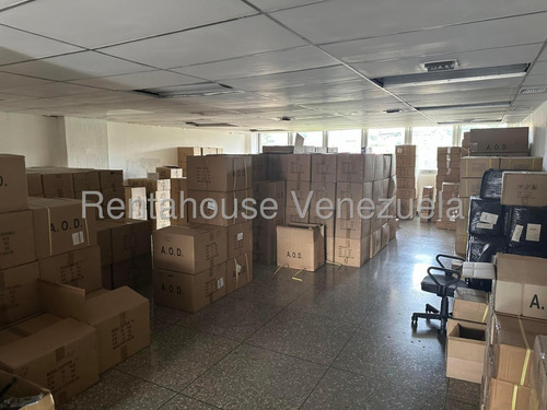 Amplio Local Tipo Oficina En Alquiler Ubicado En La Trinidad Aym 25-13658