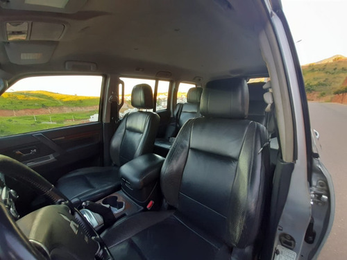 Mitsubishi Pajero Full