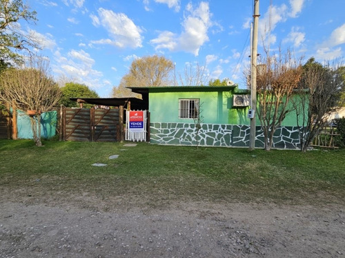 Casa De 3 Dormitorios Con Jardín Arbolado! Terreno De 600m2! Antelo