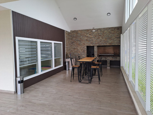 Amplia Y Como Nueva En Condominio A Minutos Portal Frontera
