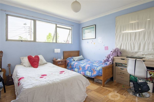 Imagen 8 de 14 de Casa En Venta 4 Dorm Más Jardín. Las Condes/las Tranqueras