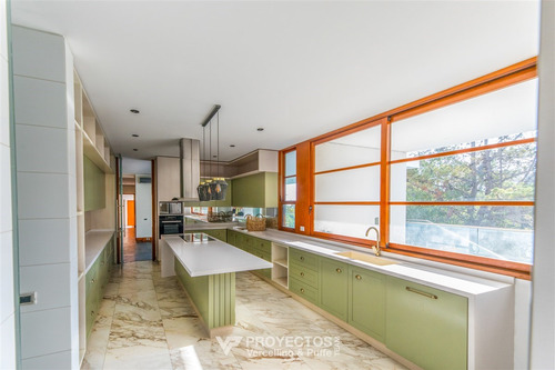 Espectacular Casa En Lo Curro Venta De 6 Dorm. En Vitacura